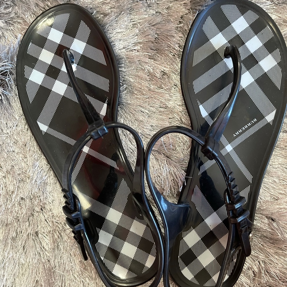 OFFERS WELCOMED!🌸Black Burberry Sandals